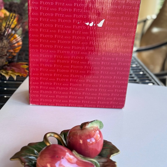 Fitz & Floyd Pear and apple Fall Salt/pepper shakers - Picture 7 of 9